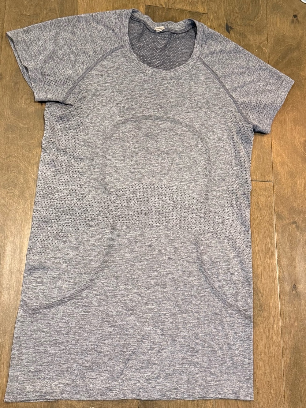 Size 6 Lululemon Swiftly Tech short sleeve hip length.